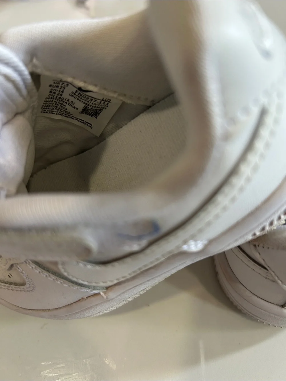 Nike Kids White Low-Top Sneakers with Hook-and-Loop Strap